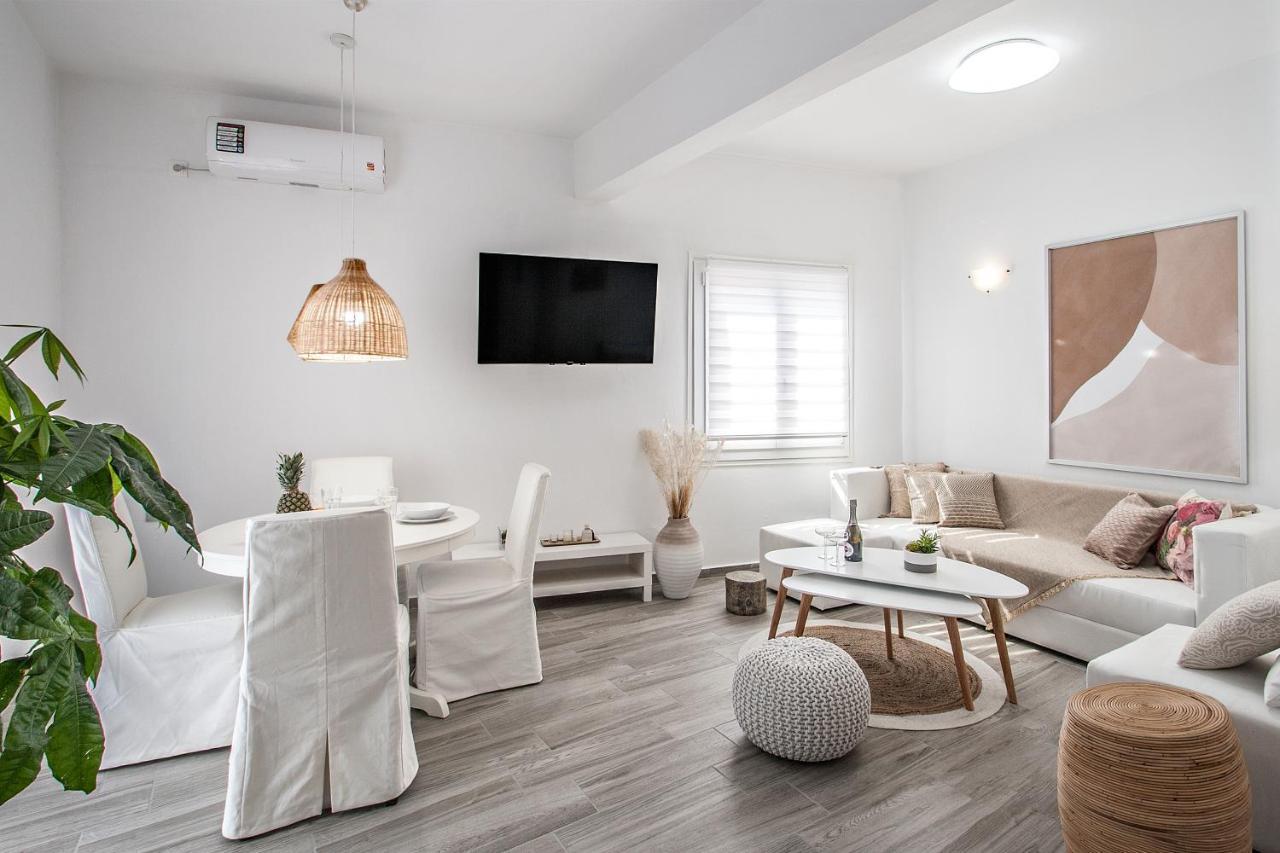 Capolavoro, Boutique Apartment With Unique Rooftop Скиатос Экстерьер фото