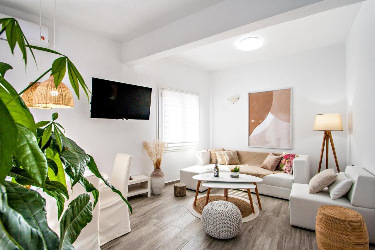 Capolavoro, Boutique Apartment With Unique Rooftop Скиатос Экстерьер фото