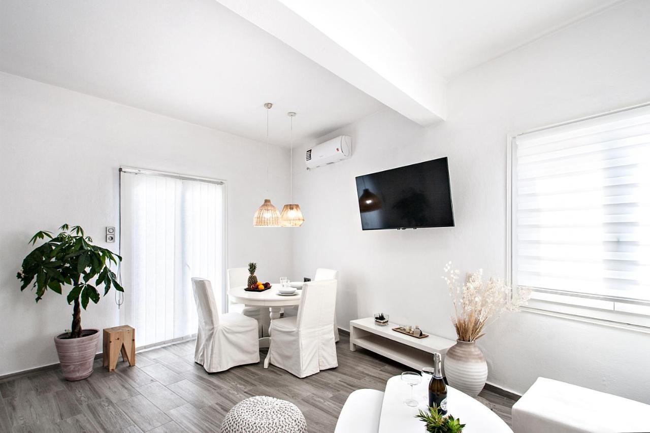 Capolavoro, Boutique Apartment With Unique Rooftop Скиатос Экстерьер фото